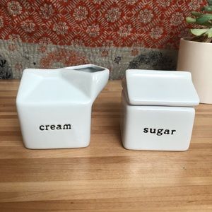 Sugar and cream set.